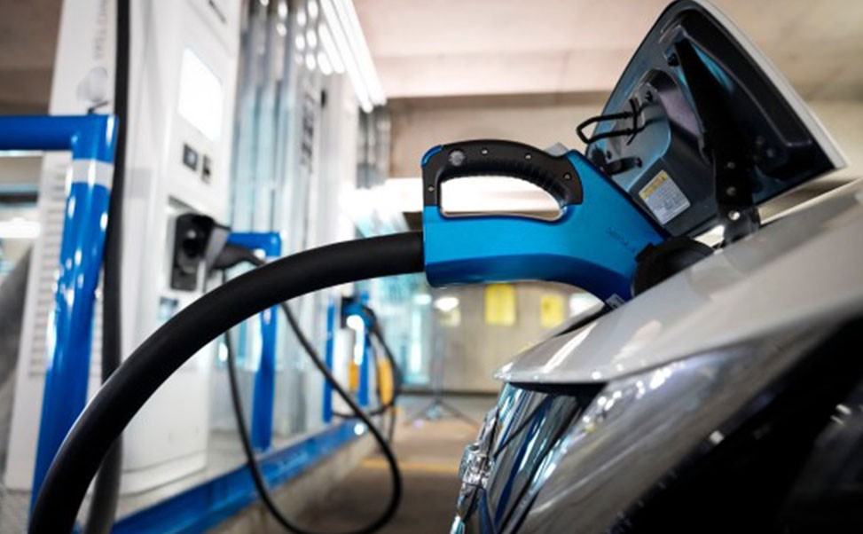 汽車充電樁技術(shù)創(chuàng)新與市場(chǎng)適應(yīng)性